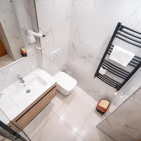 Bujtina Harusha 3*