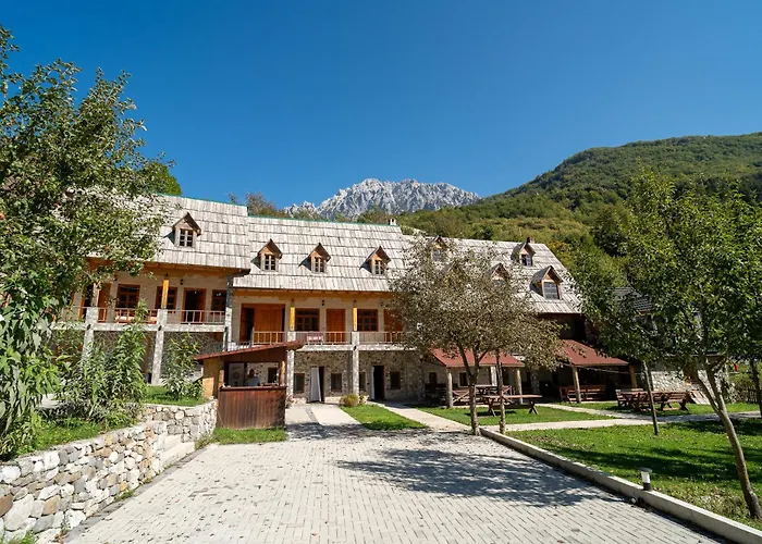 Bujtina Harusha ゲストハウス