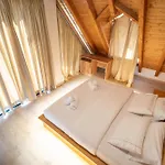 Bujtina Harusha 3*