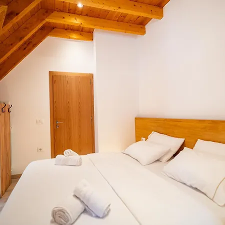 Guest house Bujtina Harusha *