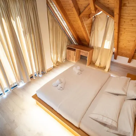 Bujtina Harusha 3*