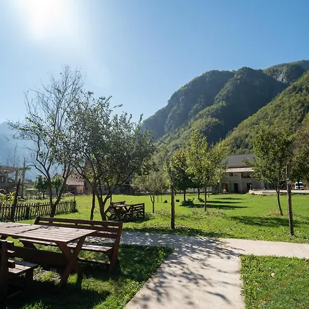 Guest house Bujtina Harusha *