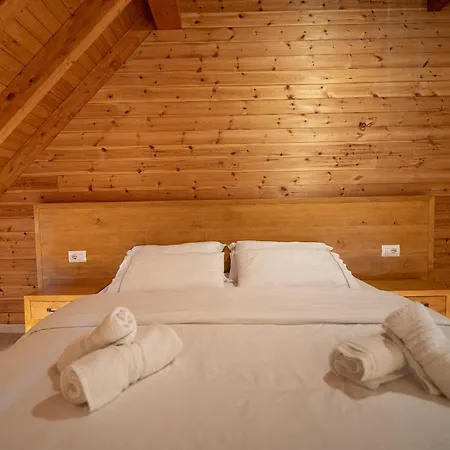 Bujtina Harusha Guest house *