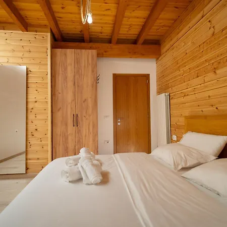 Bujtina Harusha Guest house *