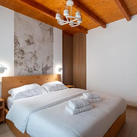Bujtina Harusha Guest house *