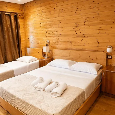 Bujtina Harusha 3*